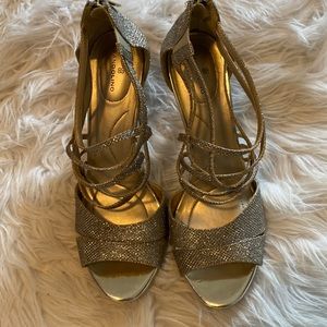 9 1/2 Bandolino Gold